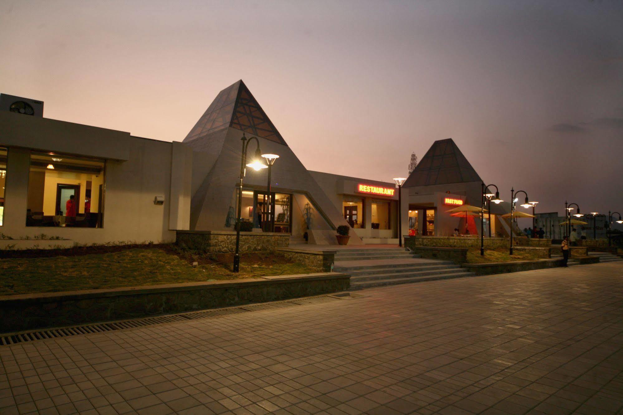Sentosa Resorts Chinchvad ภายนอก รูปภาพ
