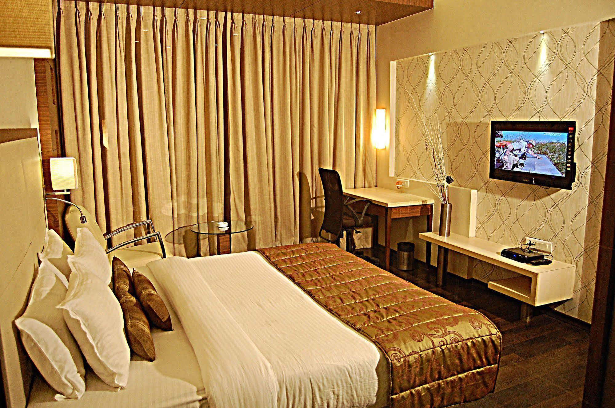 Sentosa Resorts Chinchvad ภายนอก รูปภาพ